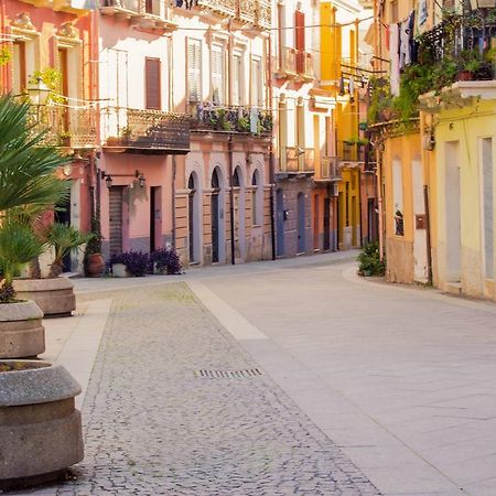 Appartamento Lilla Dei Buoni E Cattivi Cagliari Zimmer foto