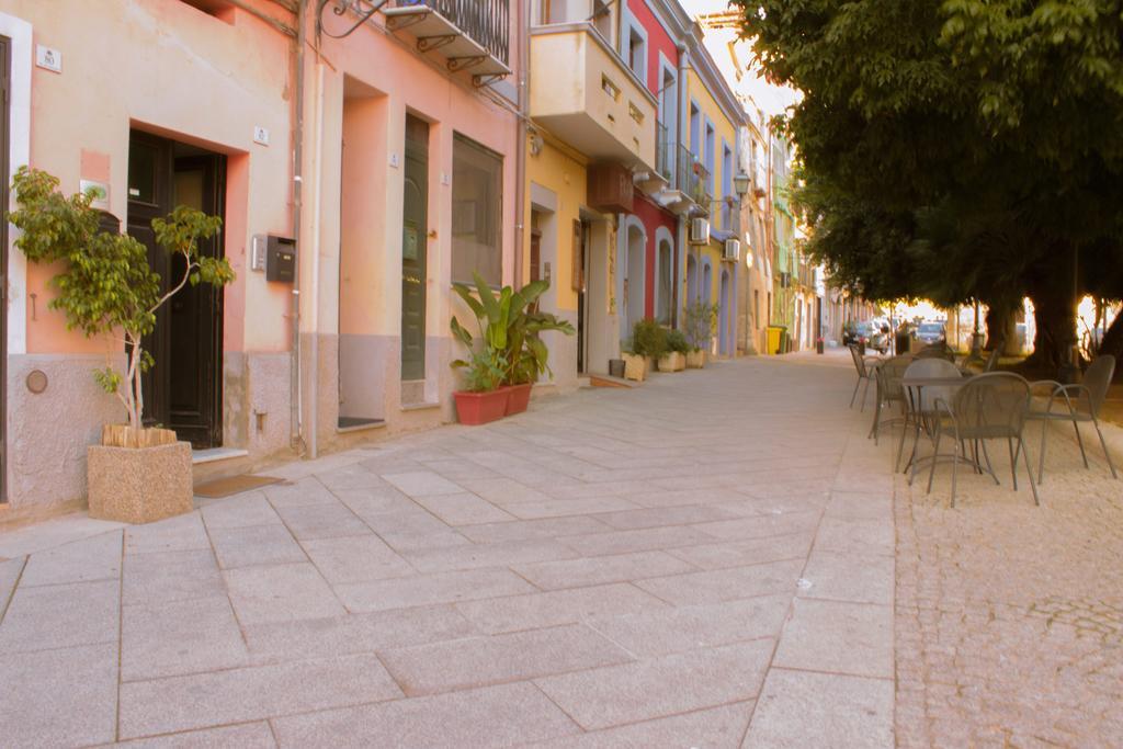 Appartamento Lilla Dei Buoni E Cattivi Cagliari Zimmer foto